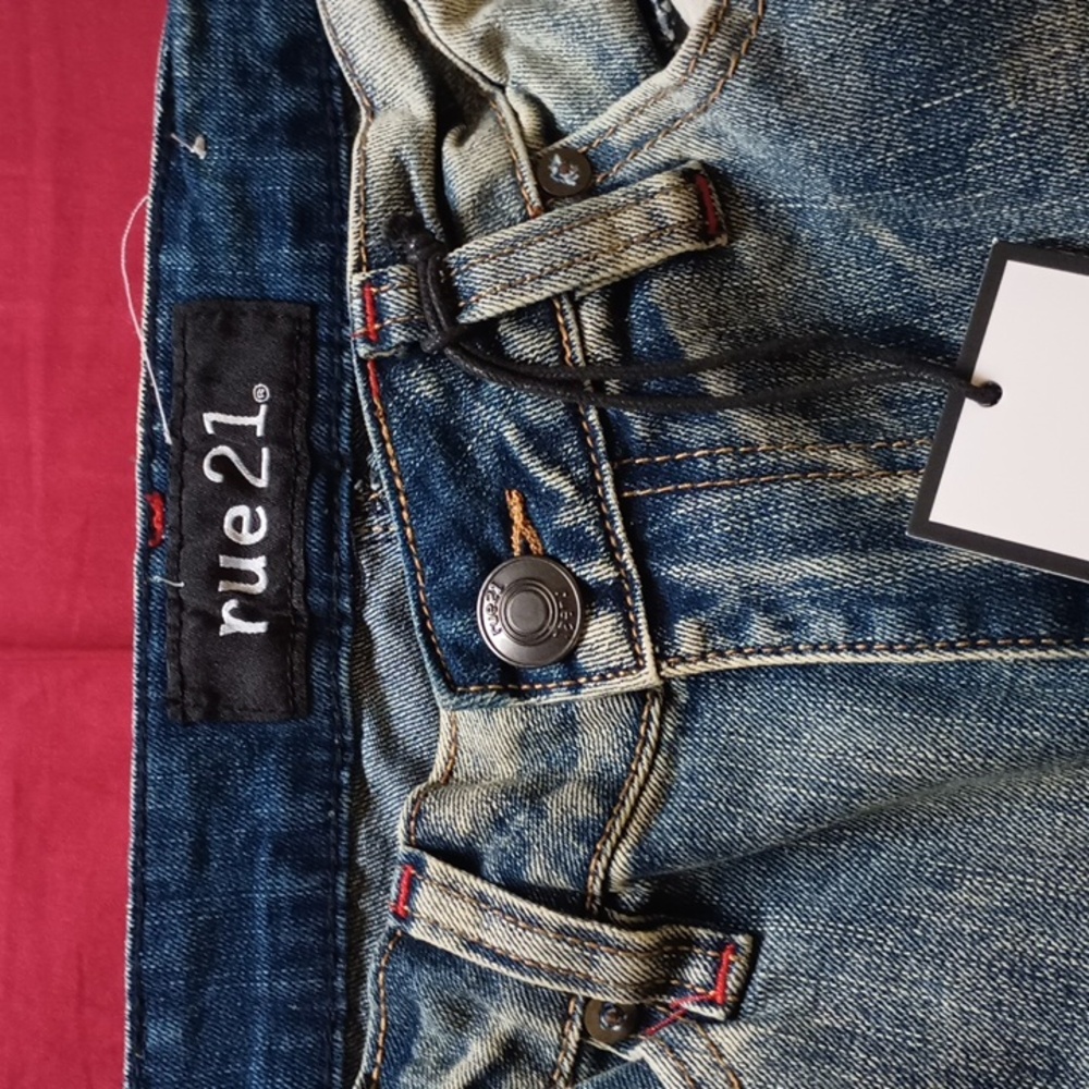 NWT Rue 21 Supreme Flex Blue Distressed Men's Jeans 32/30 Red Detail New 👖 - Picture 8 of 12